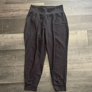 Old Navy Active High-Rise Jogger in Black